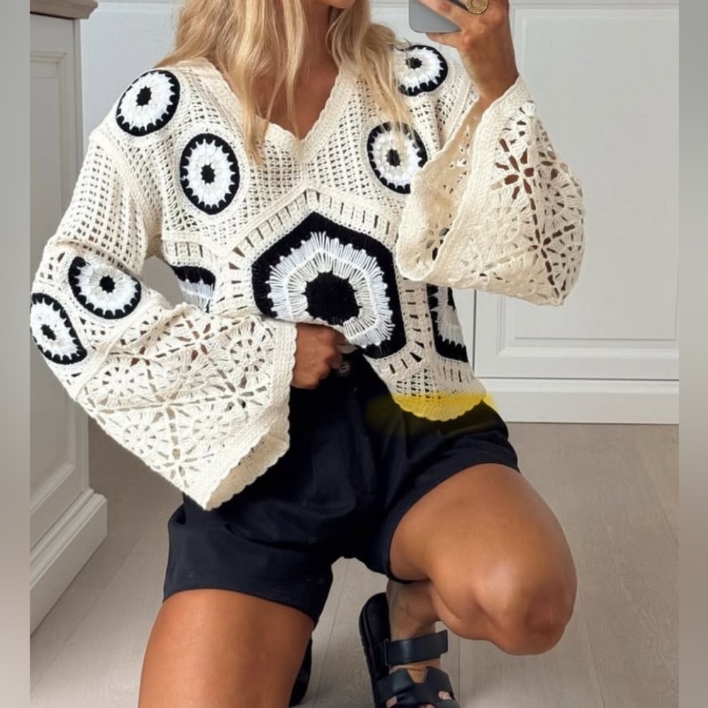 Crochet Blouse with belled sleeves Vintage Inspired - Picture 6 of 8